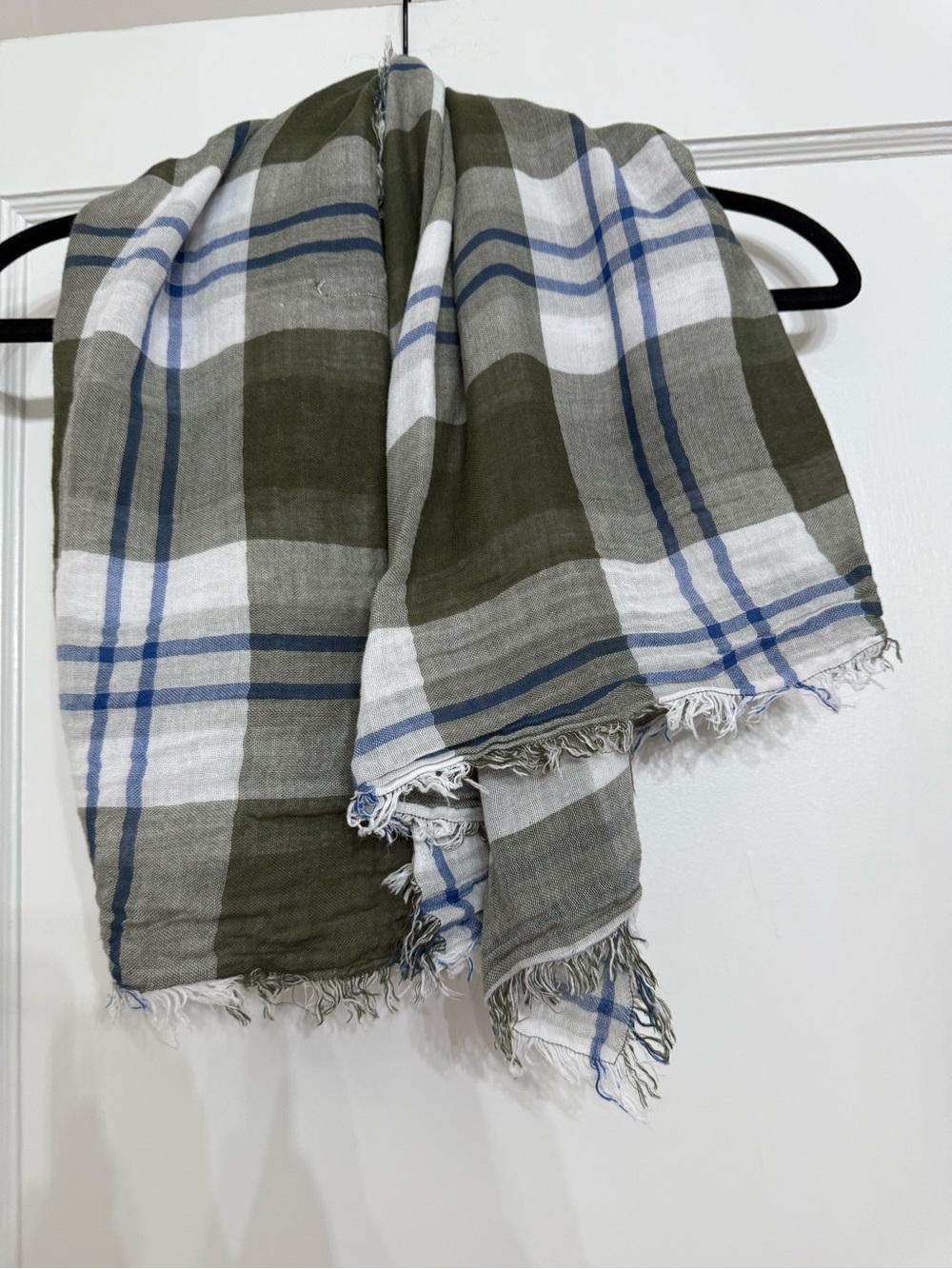 Abercrombie & Fitch Oversized Plaid Blanket Scarf Green White Blue Fringed